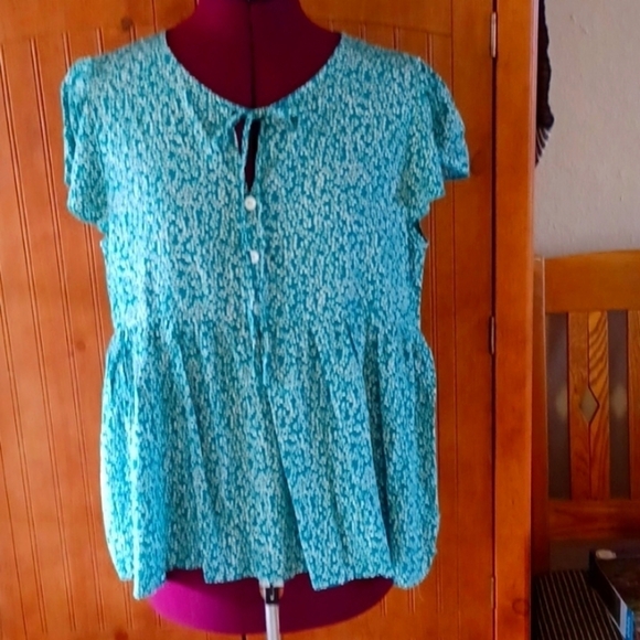 SHEIN TOP WITH EMPYRE WAIST - Picture 1 of 8